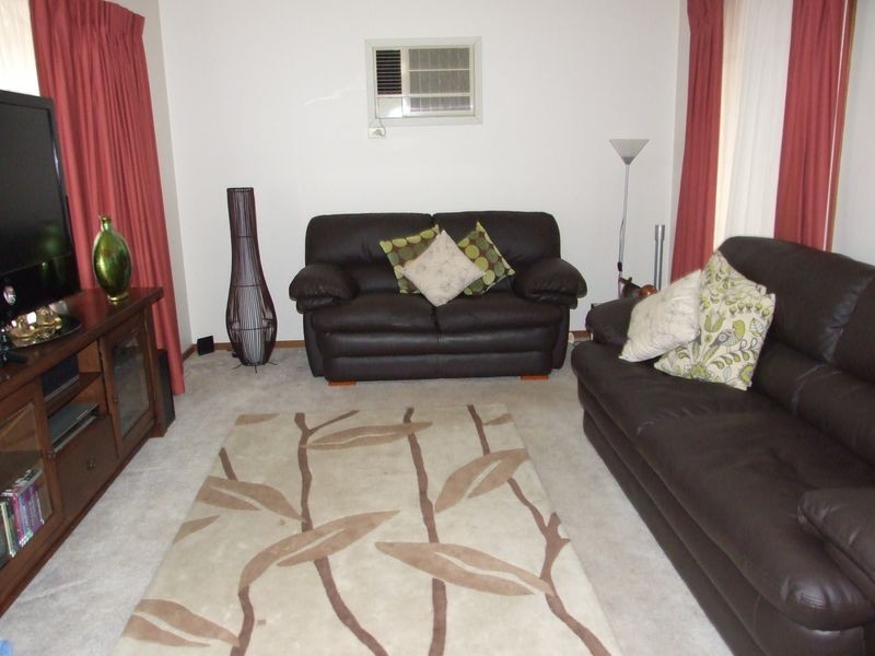 18 Mcmaster Court, Pakenham VIC 3810