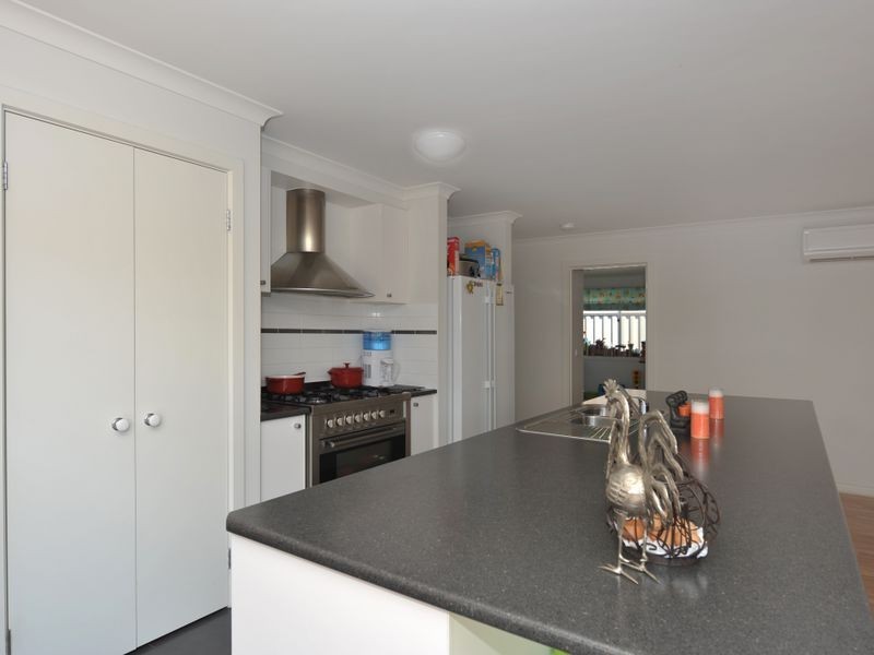 8 Caspian Chase, Pakenham VIC 3810