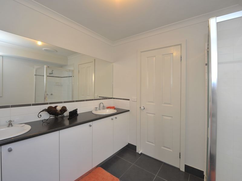 8 Caspian Chase, Pakenham VIC 3810