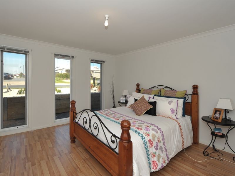 8 Caspian Chase, Pakenham VIC 3810