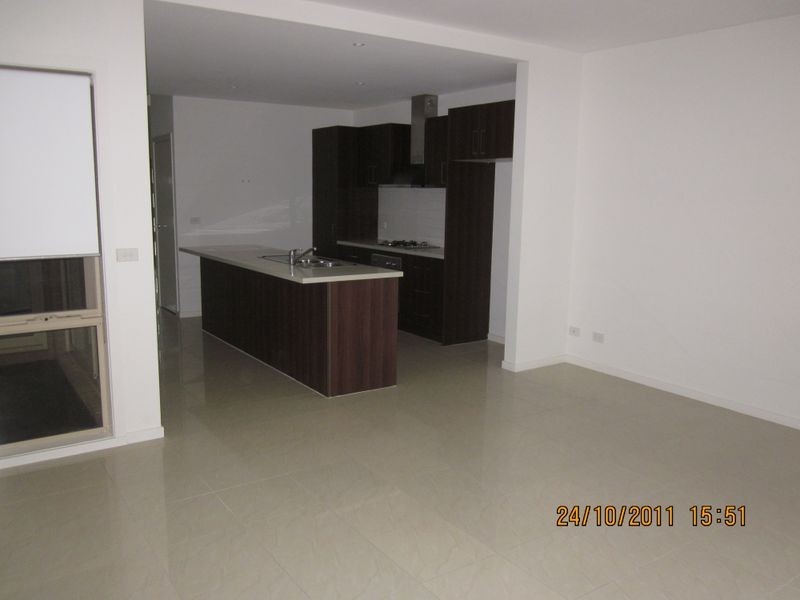 16 Dealbata Lane, Pakenham VIC 3810