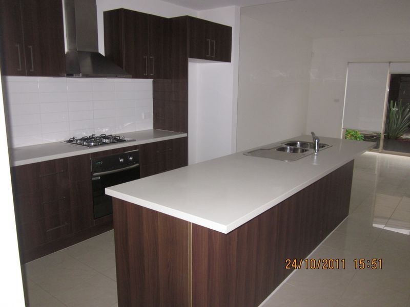 16 Dealbata Lane, Pakenham VIC 3810