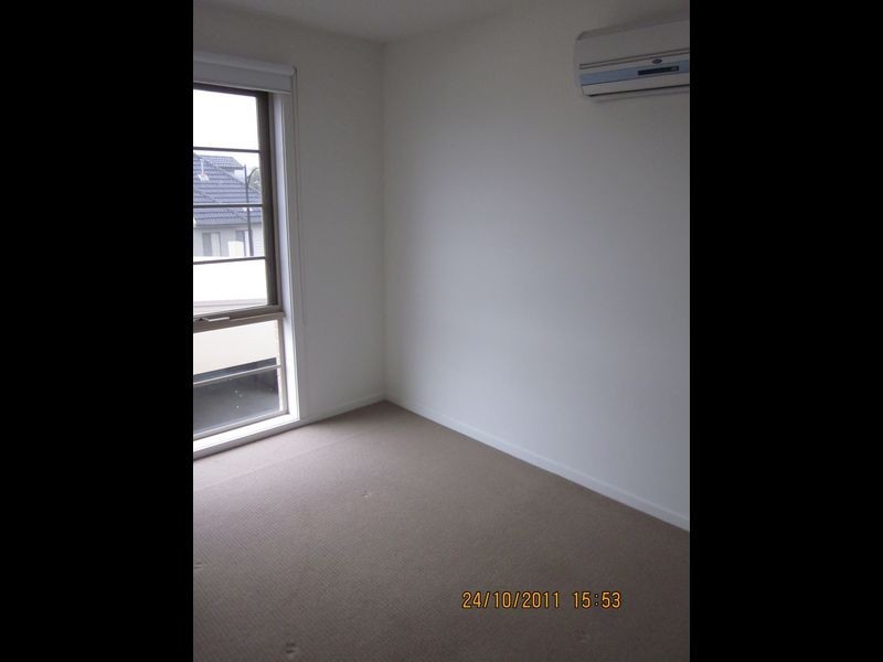 16 Dealbata Lane, Pakenham VIC 3810