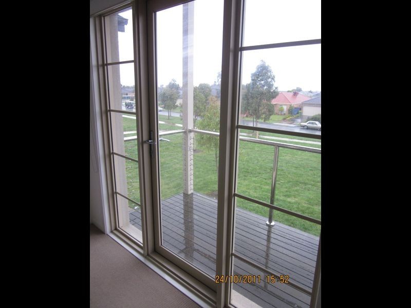 16 Dealbata Lane, Pakenham VIC 3810