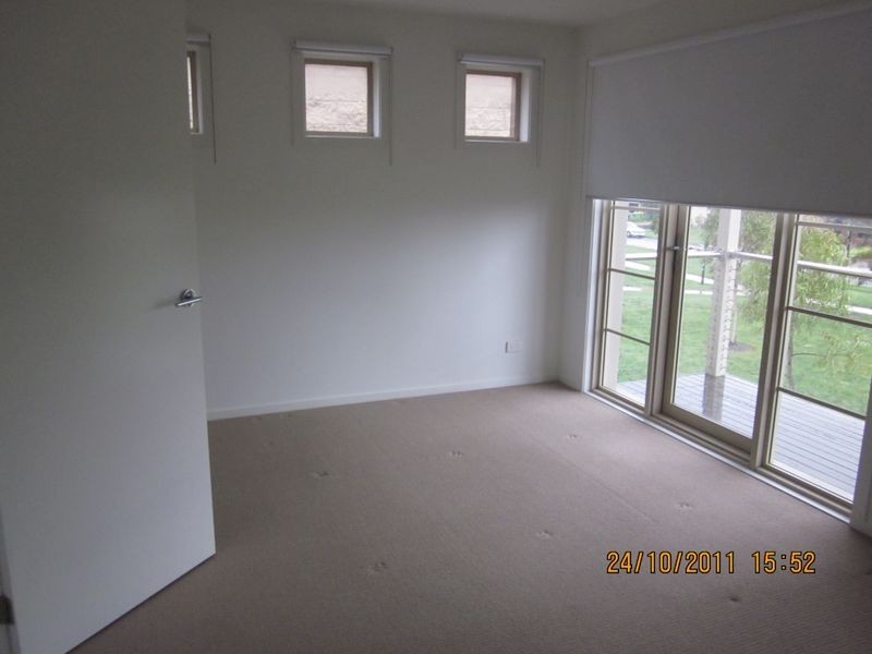 16 Dealbata Lane, Pakenham VIC 3810