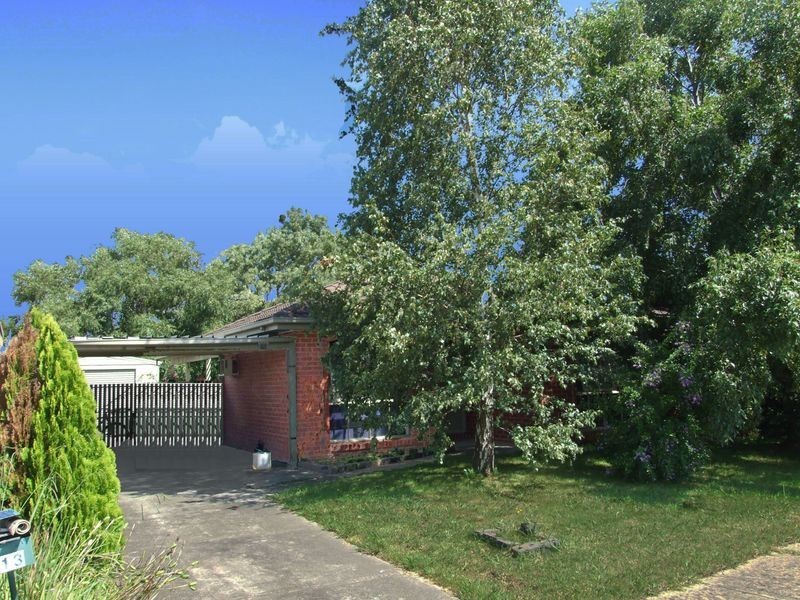 13 Osborn Grove, Pakenham VIC 3810