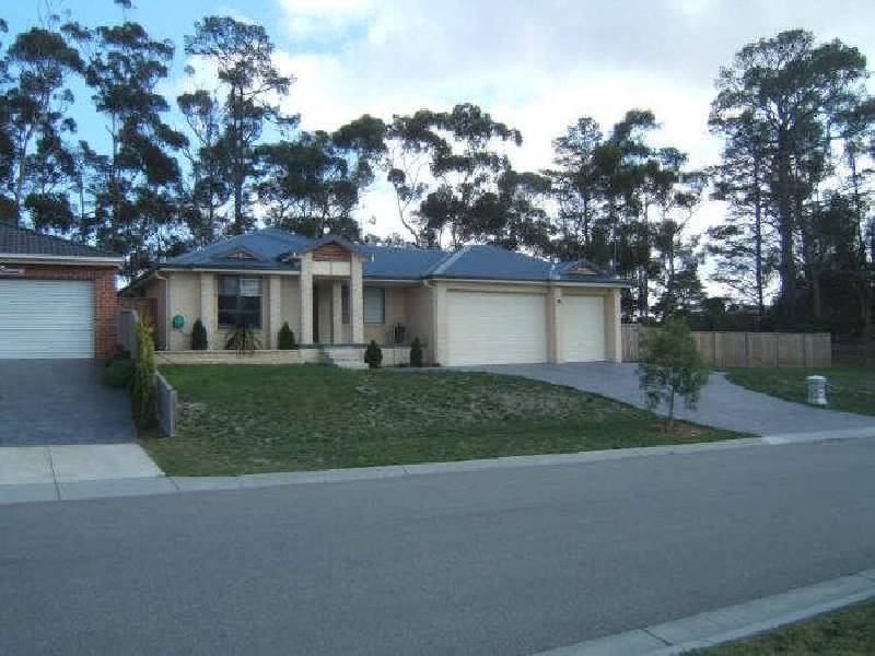 27 Stockmans Circuit, Pakenham VIC 3810
