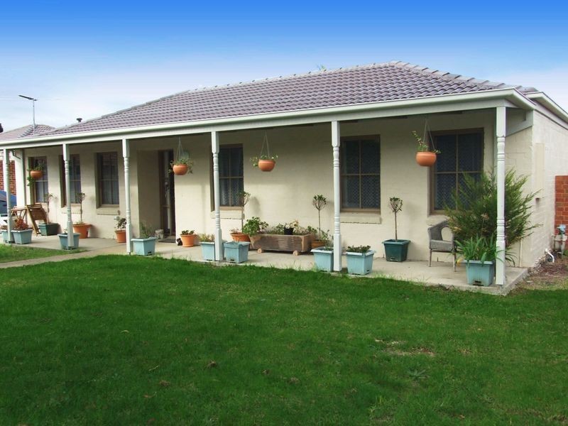 13 Lorraine Court, Pakenham VIC 3810