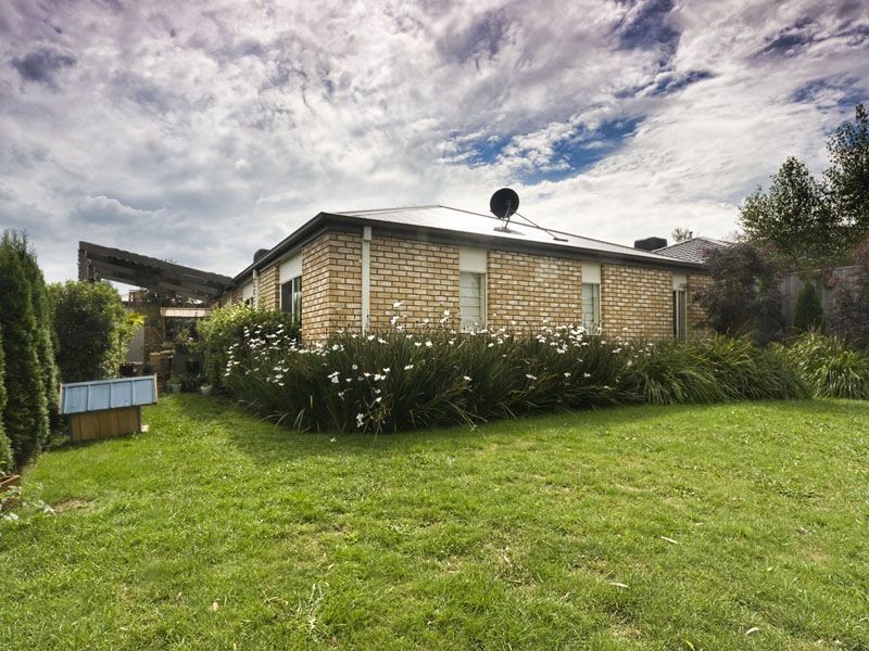 11 Fallingwater Drive, Pakenham VIC 3810