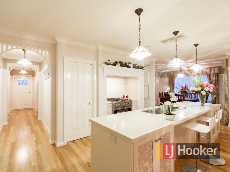 44 McGarvie Crescent, Pakenham VIC 3810