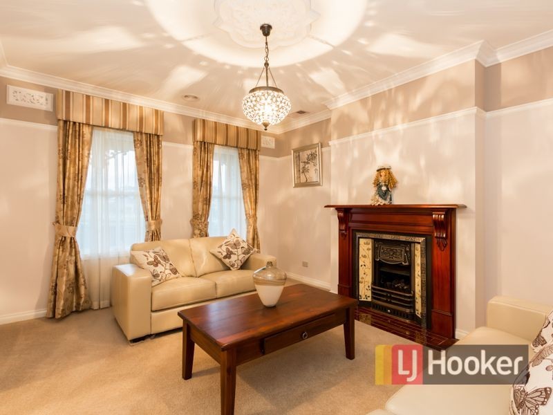 44 McGarvie Crescent, Pakenham VIC 3810