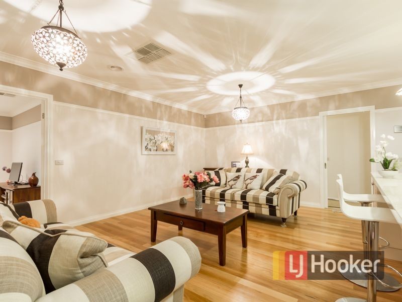 44 McGarvie Crescent, Pakenham VIC 3810