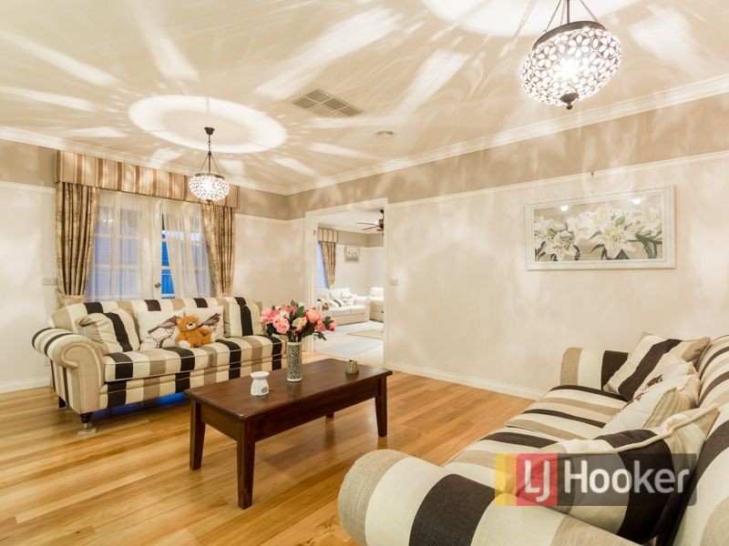 44 McGarvie Crescent, Pakenham VIC 3810