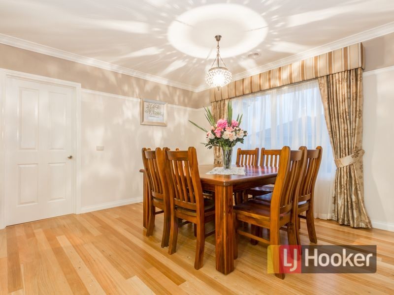 44 McGarvie Crescent, Pakenham VIC 3810