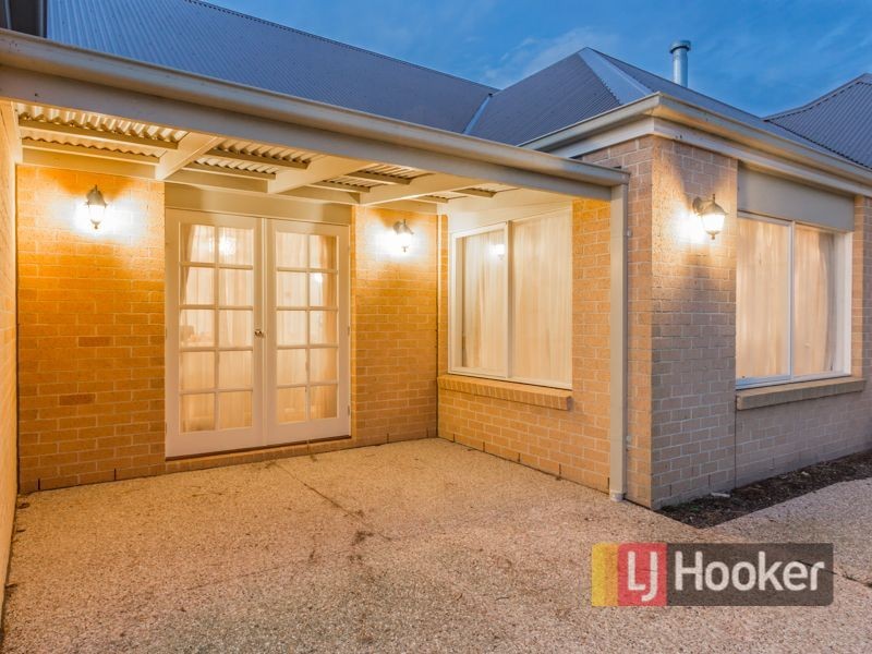 44 McGarvie Crescent, Pakenham VIC 3810