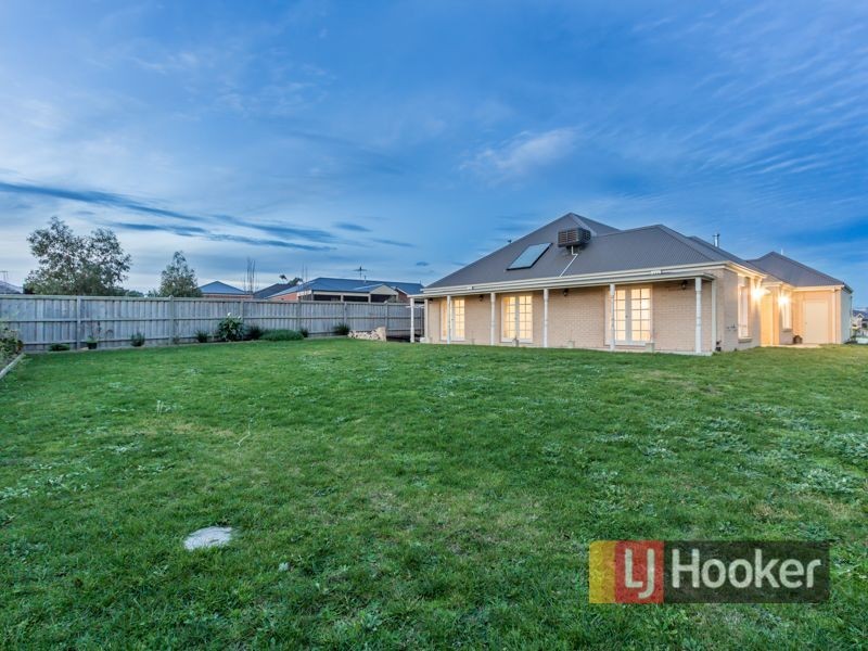 44 McGarvie Crescent, Pakenham VIC 3810