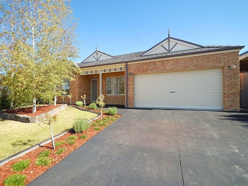 6 Yarra Close, Pakenham VIC 3810