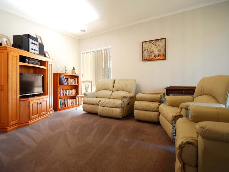 6 Yarra Close, Pakenham VIC 3810