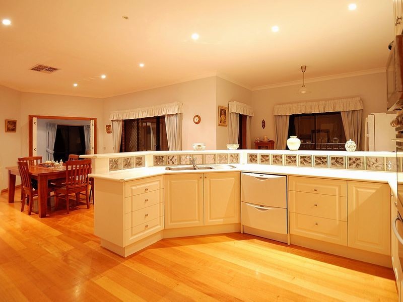 6 Elizabeth Court, Pakenham VIC 3810