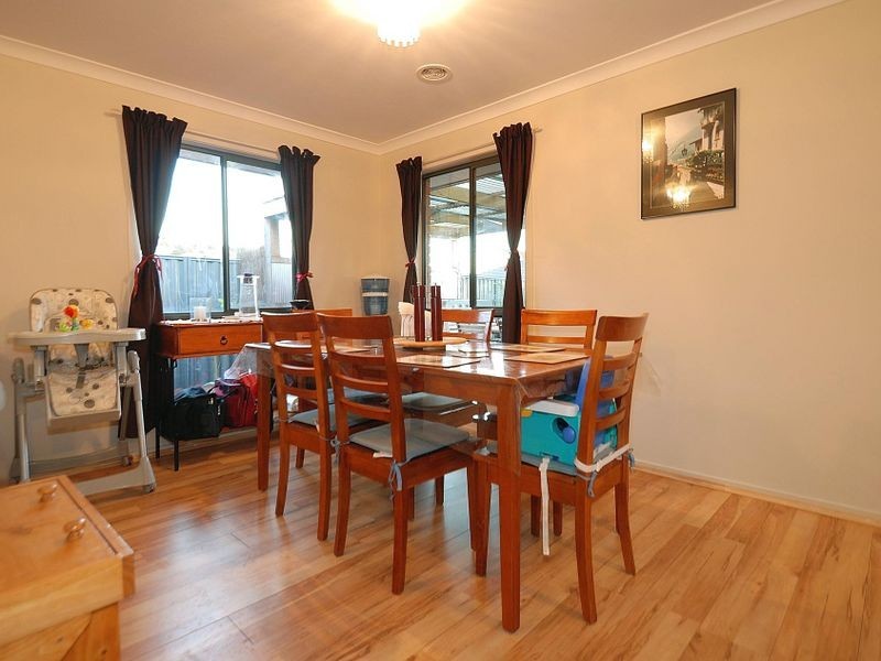 9 Orchard Valley Avenue, Pakenham VIC 3810