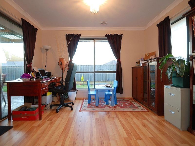 9 Orchard Valley Avenue, Pakenham VIC 3810