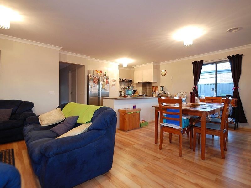 9 Orchard Valley Avenue, Pakenham VIC 3810