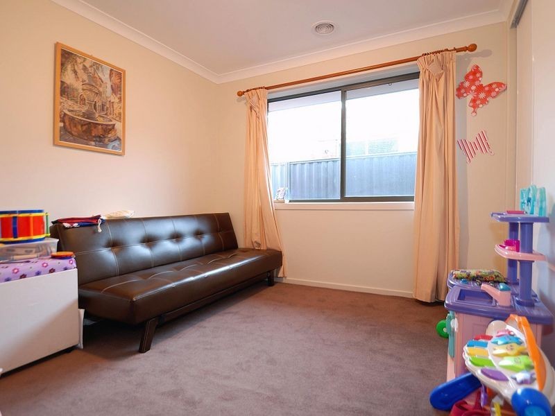 9 Orchard Valley Avenue, Pakenham VIC 3810