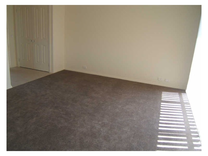 2/3 Hale Place, Pakenham VIC 3810