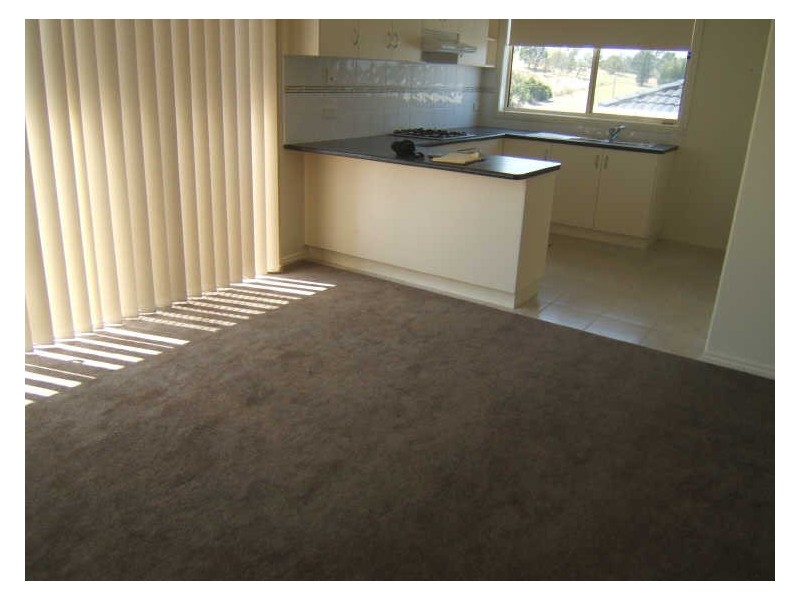 2/3 Hale Place, Pakenham VIC 3810