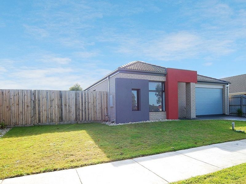 15 Clifford Drive, Pakenham VIC 3810
