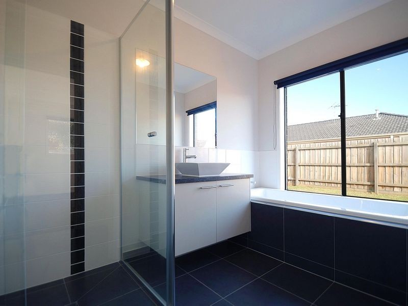15 Clifford Drive, Pakenham VIC 3810