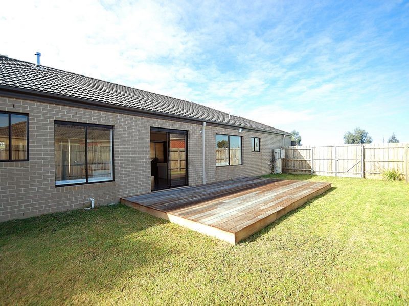 15 Clifford Drive, Pakenham VIC 3810