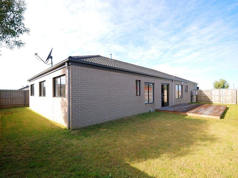 15 Clifford Drive, Pakenham VIC 3810