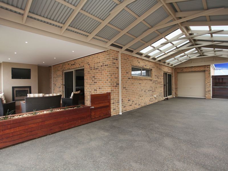 73 Arena Parade, Officer VIC 3809