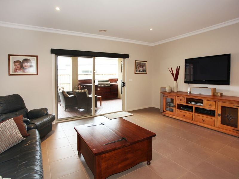 73 Arena Parade, Officer VIC 3809