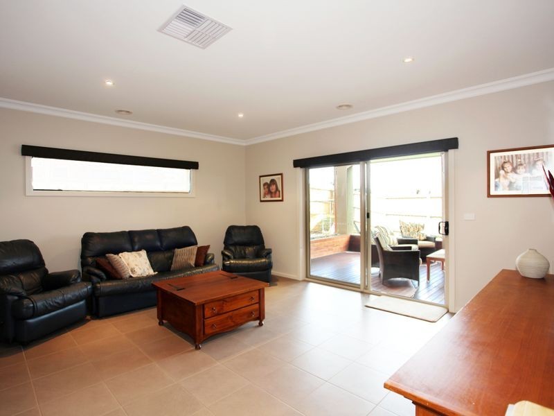 73 Arena Parade, Officer VIC 3809