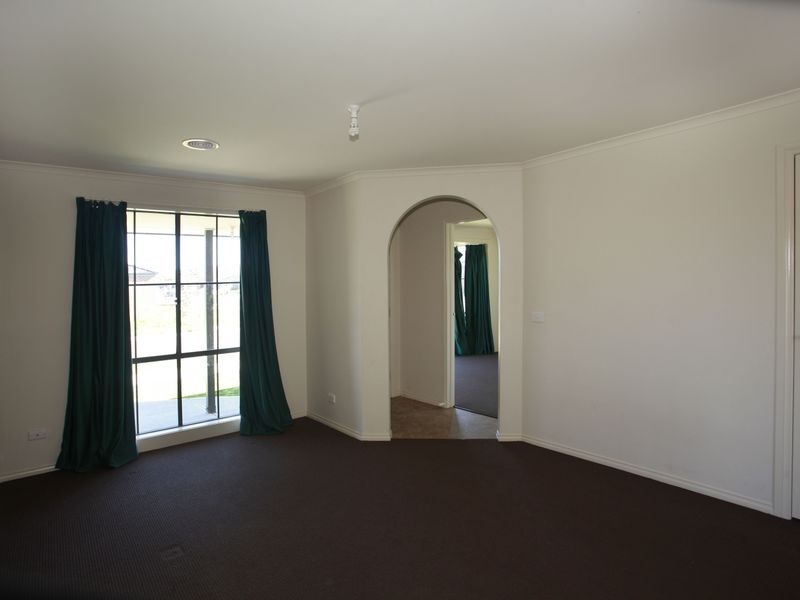 30 Pomegranate Way, Pakenham VIC 3810