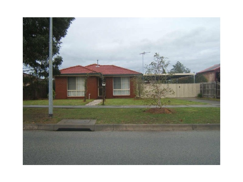 19 Balmoral Way, Pakenham VIC 3810