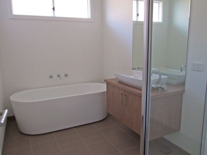 27 Landy Circuit, Pakenham VIC 3810