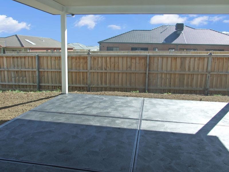 27 Landy Circuit, Pakenham VIC 3810