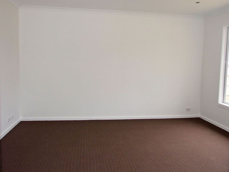 27 Landy Circuit, Pakenham VIC 3810