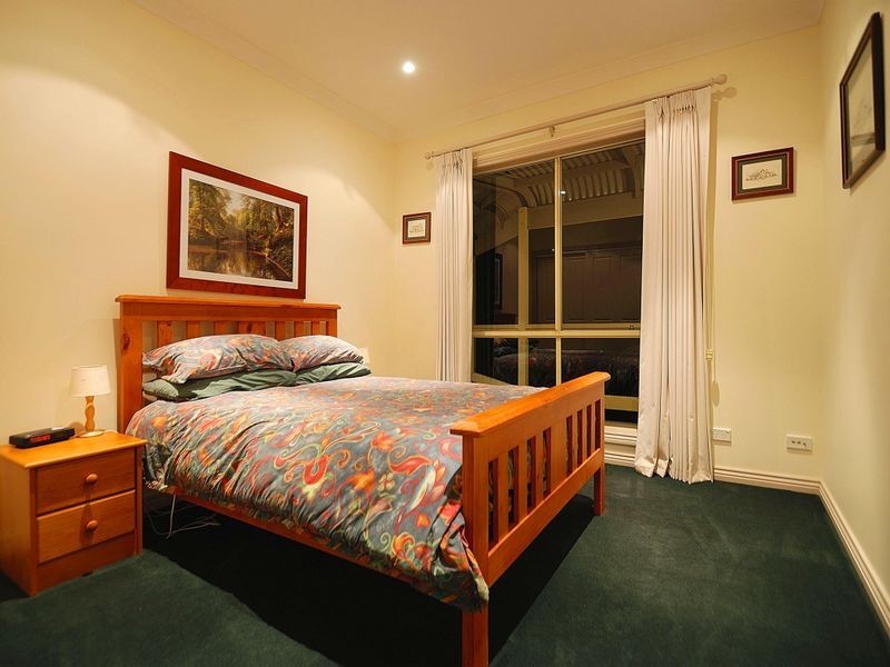 84 Murrawong Road, Maryknoll VIC 3812