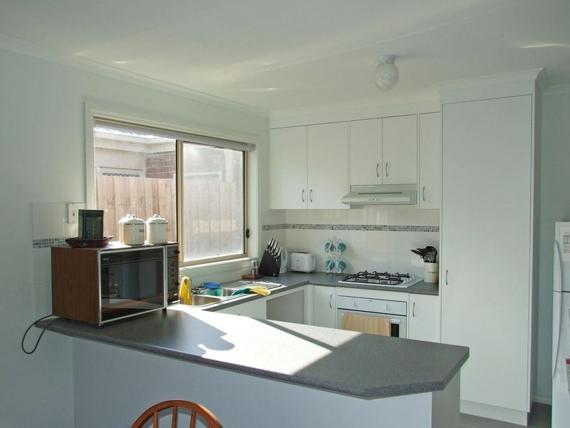2/13 Red Cherry Court, Pakenham VIC 3810
