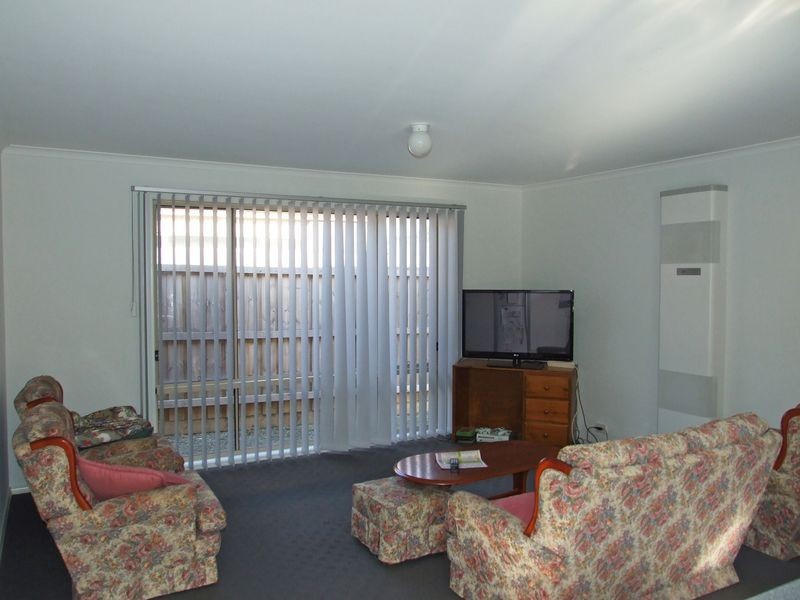 2/13 Red Cherry Court, Pakenham VIC 3810