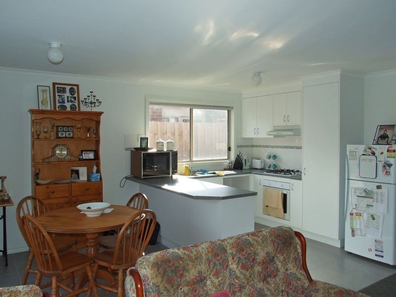 2/13 Red Cherry Court, Pakenham VIC 3810
