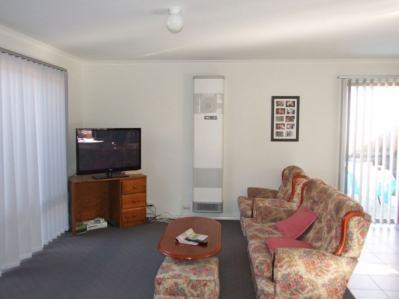 2/13 Red Cherry Court, Pakenham VIC 3810