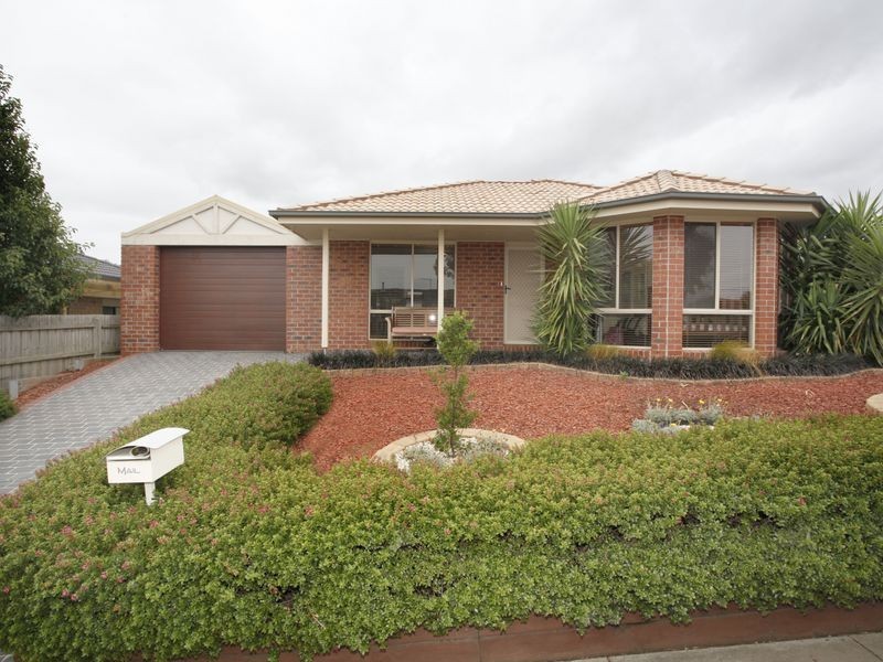 27 Swamp Gum Close, Pakenham VIC 3810