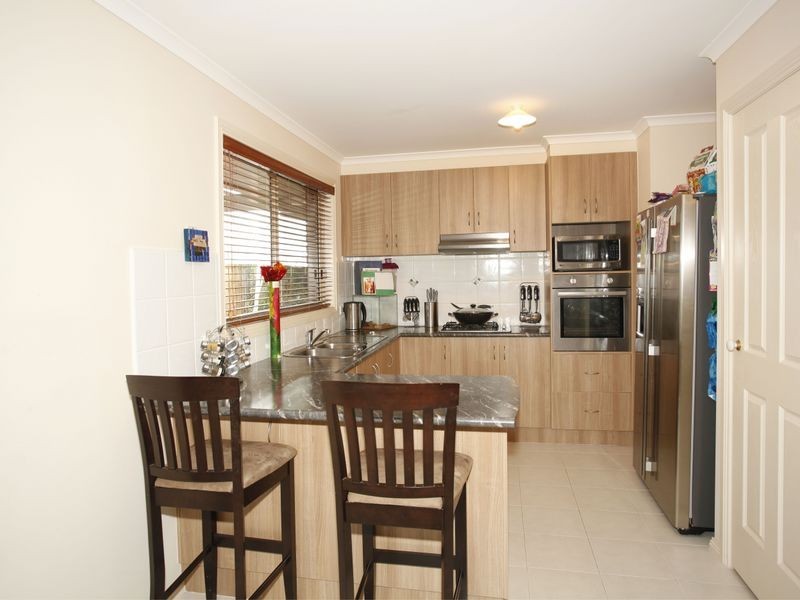 27 Swamp Gum Close, Pakenham VIC 3810