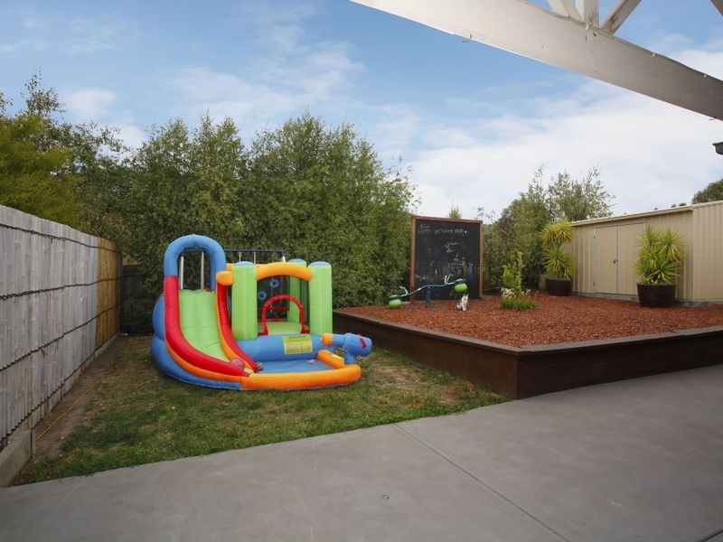 27 Swamp Gum Close, Pakenham VIC 3810