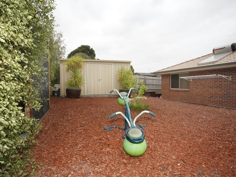 27 Swamp Gum Close, Pakenham VIC 3810